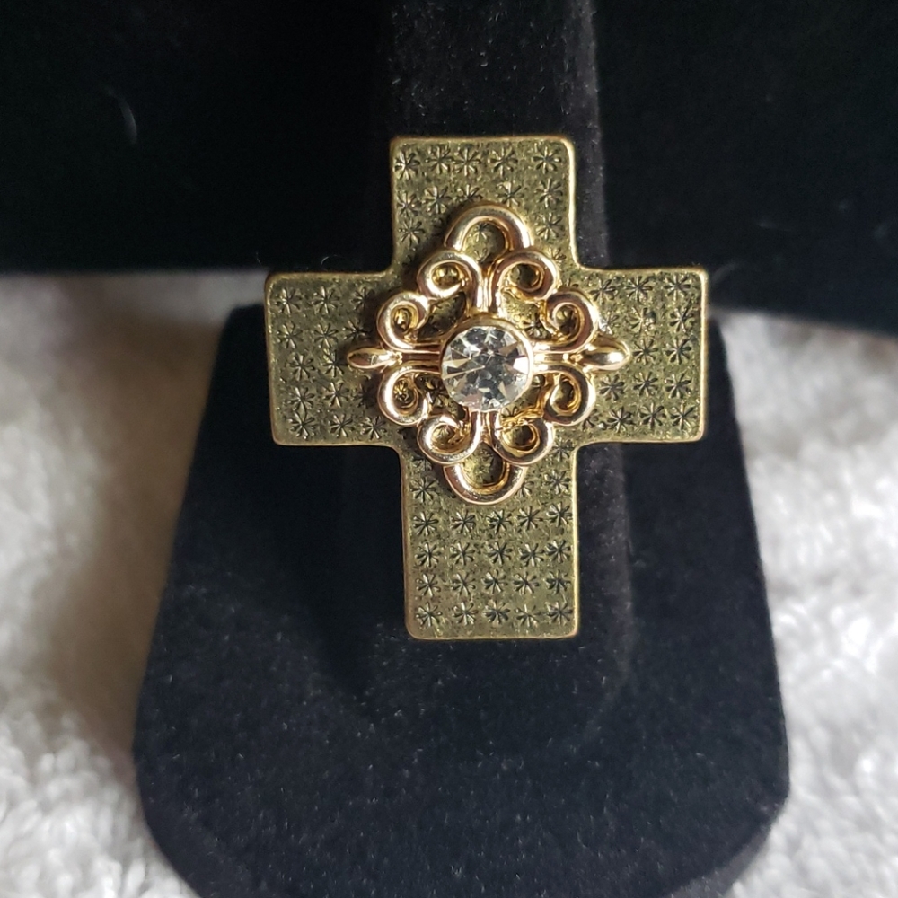 Goldtone Fashion Cross Ring Size 6.5